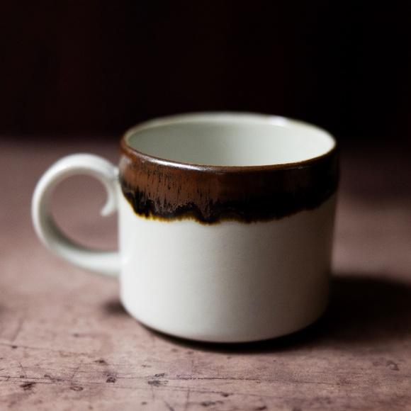 Vintage Arabia of Finland Pottery Karelia Pattern Flat Demitasse Cup Brown White - Picture 1 of 6